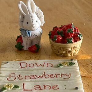 Cherished Teddies "Down Strawberry Lane" #900931 (3 Pcs)Retired - 1995 P Hillman